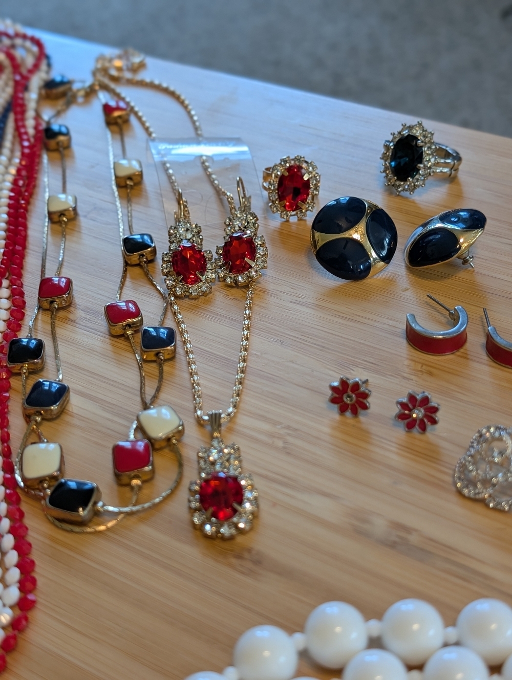 Vintage Red White And Blue Costume Jewelry Lot - Picture 4 of 8